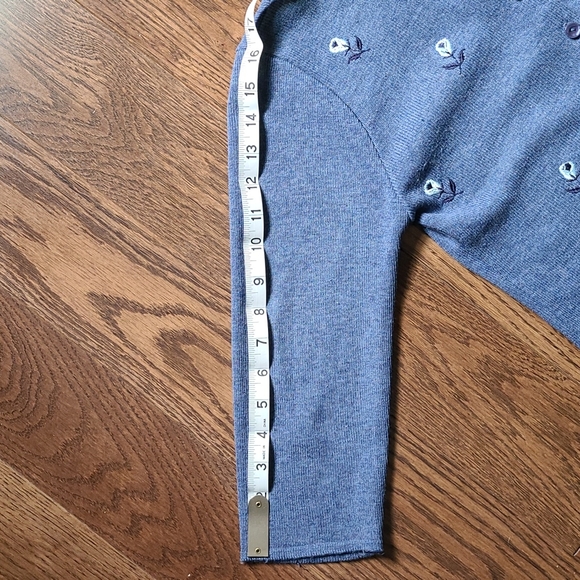 2/$25 Pretty 3/4 length sleeve sweater with embroidered flowers. Blue size S - Picture 5 of 6